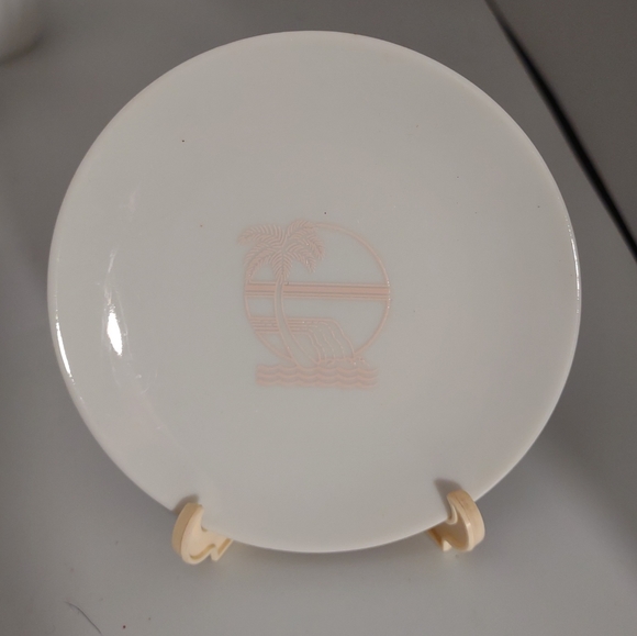 🌷‼️5/$20 -  Ceramic Souvenir Trinket 4" Plate, Palm Tree & Wave w/ Stand - Picture 1 of 6